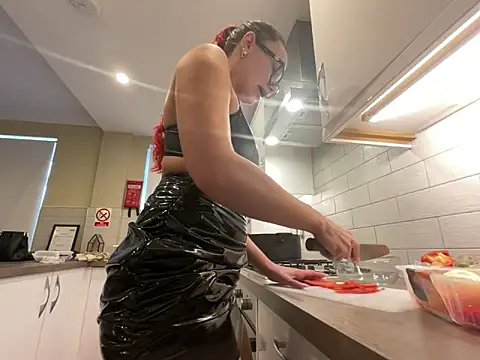 Snapshot of FoxyValentine chatting on February 16, 2:57 pm FoxyValentine online show from February 16, 2:57 pm