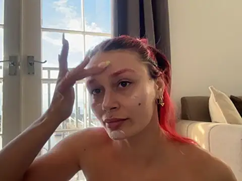 FoxyValentine online show from April 6, 5:25 pm