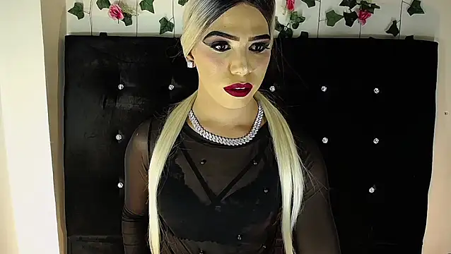 Kristal Queen01 online show from April 12, 6:18 am