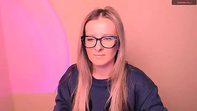 Snapshot of AnnePeach chatting on February 15, 5:20 pm AnnePeach online show from February 15, 5:20 pm