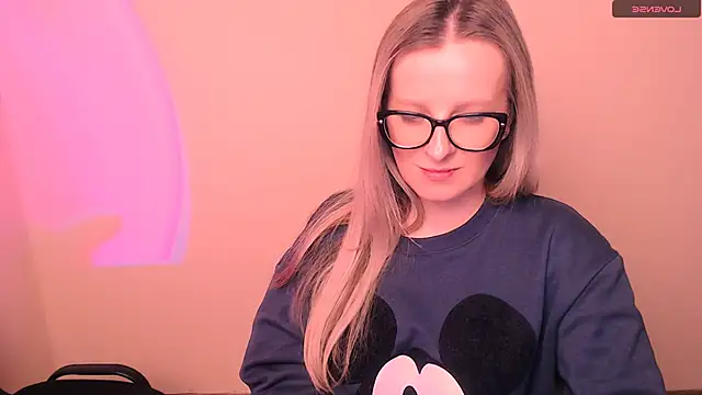 Snapshot of AnnePeach chatting on February 16, 5:25 am AnnePeach online show from February 16, 5:25 am