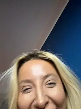 Snapshot of Summerwestt chatting on February 14, 7:21 pm Summerwestt online show from February 14, 7:21 pm