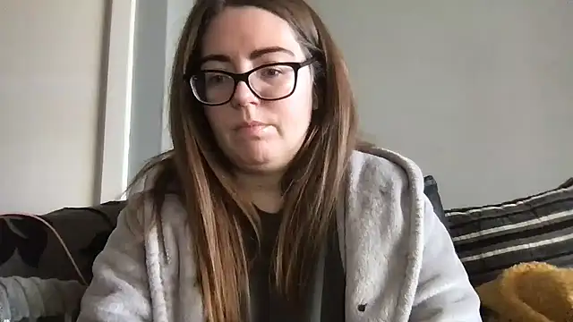 Snapshot of CurvyBx chatting on March 3, 11:49 am CurvyBx online show from March 3, 11:49 am