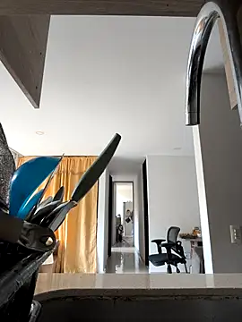 violet-grey online show from April 15, 2:24 pm