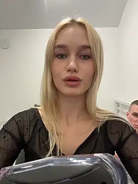 Kristina Maks online show from April 3, 5:55 pm