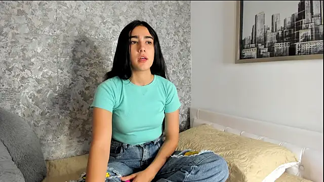 Snapshot of Anika_H chatting on April 1, 12:06 pm Anika H online show from April 1, 12:06 pm