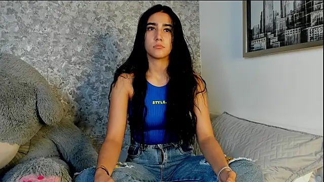 Snapshot of Anika_H chatting on April 12, 12:32 pm Anika H online show from April 12, 12:32 pm