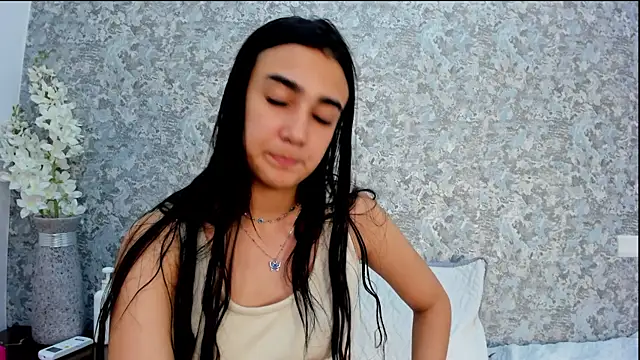 Snapshot of Anika_H chatting on April 19, 6:10 pm Anika H online show from April 19, 6:10 pm