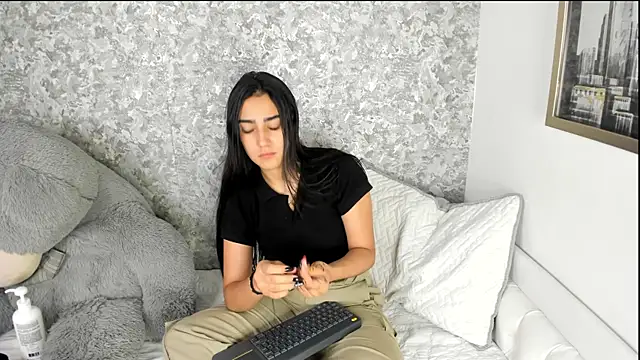 Snapshot of Anika_H chatting on May 2, 1:05 pm Anika H online show from May 2, 1:05 pm