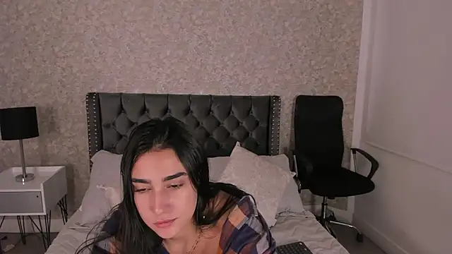 Snapshot of Anika_H chatting on May 17, 12:01 pm Anika H online show from May 17, 12:01 pm