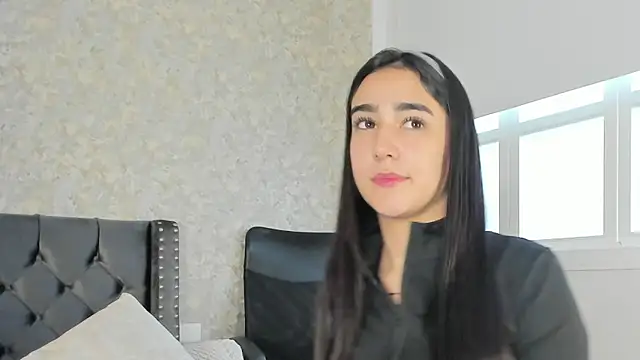 Snapshot of Anika_H chatting on June 4, 12:33 pm Anika H online show from June 4, 12:33 pm