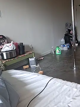 Cinnamonbunn online show from March 8, 5:17 pm