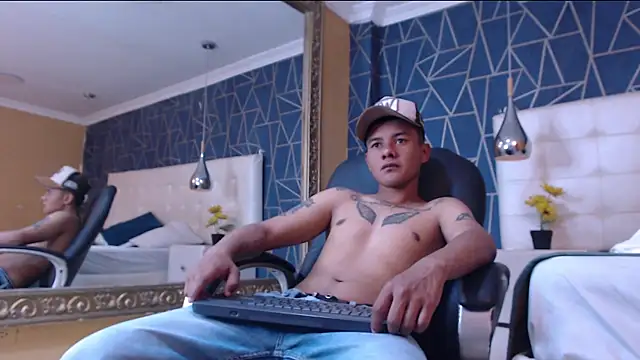 Snapshot of TylerGandi chatting on February 23, 7:44 pm TylerGandi online show from February 23, 7:44 pm