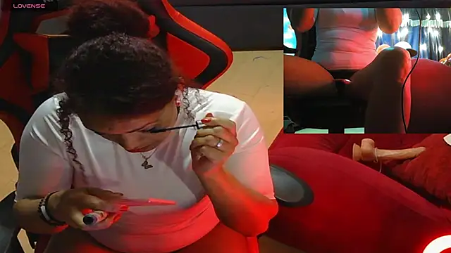 Snapshot of Helensex1 chatting on February 15, 9:44 pm Helensex1 online show from February 15, 9:44 pm