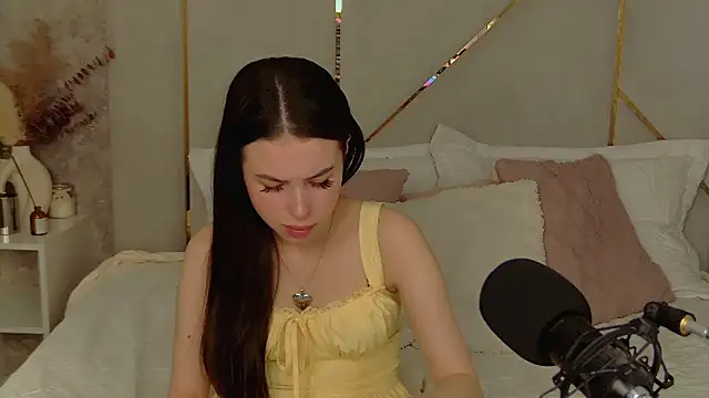 Snapshot of LanaLedger chatting on February 22, 10:36 am LanaLedger online show from February 22, 10:36 am