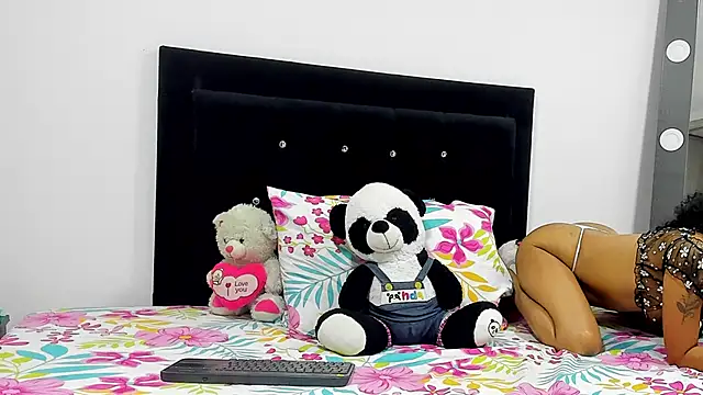 DanielaWane online show from February 26, 7:51 am