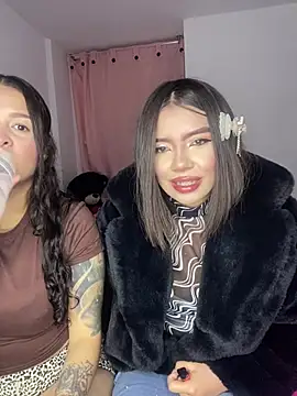 LLauraV online show from April 30, 2:51 am