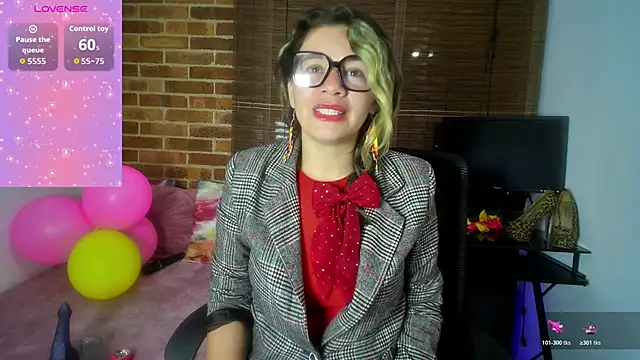 Snapshot of oriana_thomson01 chatting on June 23, 1:25 am oriana thomson01 online show from June 23, 1:25 am