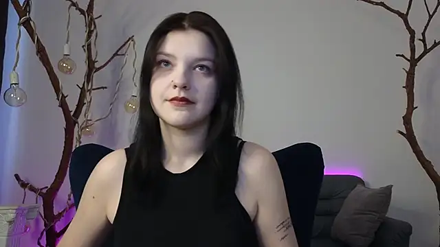 Snapshot of DeliaEffy chatting on February 27, 1:22 pm DeliaEffy online show from February 27, 1:22 pm