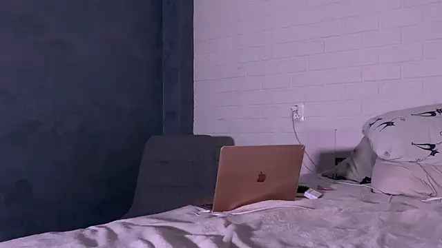 missmiroslava online show from April 13, 1:16 pm