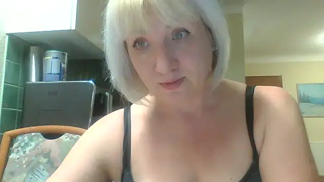 Snapshot of Alena1107 chatting on February 23, 8:06 pm Alena1107 online show from February 23, 8:06 pm