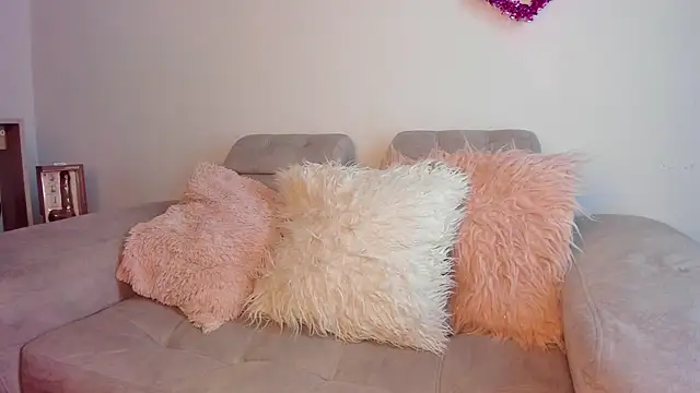 Tylla   online show from February 24, 5:05 am