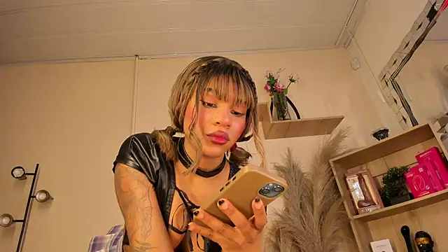 Tylla   online show from April 1, 4:57 am