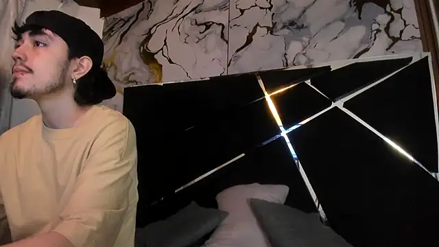 Snapshot of Couple_In_Heat chatting on February 24, 7:34 pm Couple In Heat online show from February 24, 7:34 pm