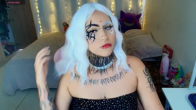 Snapshot of maliciaXpoison chatting on April 26, 10:40 pm maliciaXpoison online show from April 26, 10:40 pm
