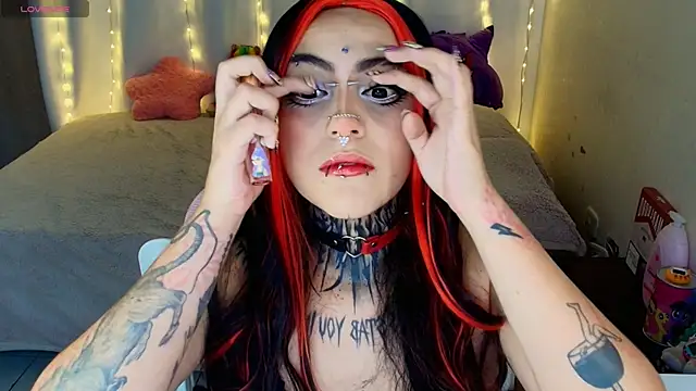 Snapshot of maliciaXpoison chatting on June 7, 3:21 am maliciaXpoison online show from June 7, 3:21 am