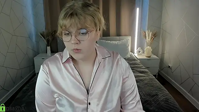 luna c0ra online show from March 19, 1:09 am