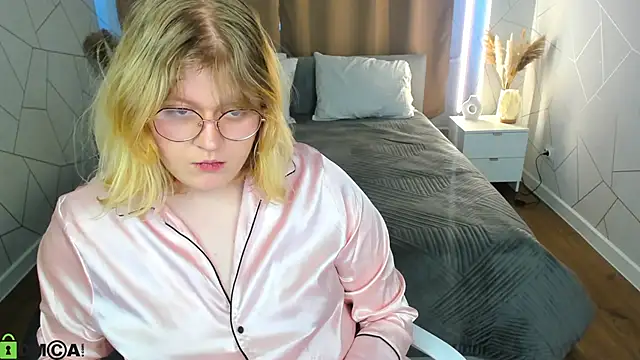 luna c0ra online show from April 9, 1:05 am