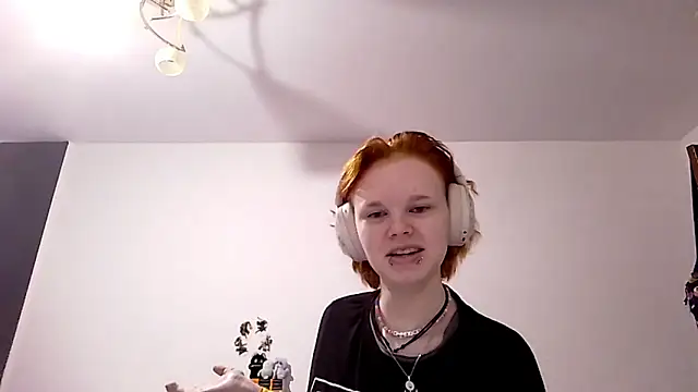 CurlaPettyBom online show from February 27, 8:14 am