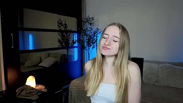 Snapshot of Oxy_Foxie chatting on May 10, 8:58 pm Oxy Foxie online show from May 10, 8:58 pm