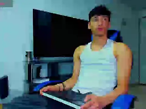 Snapshot of Lyam_Russo chatting on May 9, 3:56 am Lyam Russo online show from May 9, 3:56 am