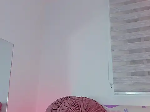 yourlollypetite online show from March 8, 2:04 am