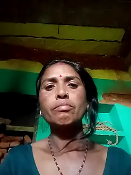 Snapshot of Hot_re83 chatting on February 16, 11:28 am Hot re83 online show from February 16, 11:28 am