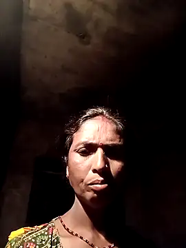 Snapshot of Hot_re83 chatting on February 21, 7:15 pm Hot re83 online show from February 21, 7:15 pm