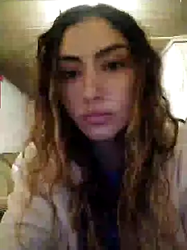 Snapshot of Larinhacat chatting on February 17, 4:53 am Larinhacat online show from February 17, 4:53 am