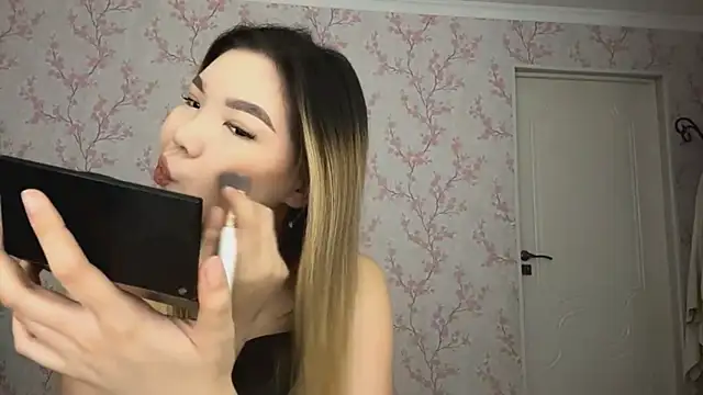 Snapshot of Elina_Mottel chatting on March 2, 7:37 am Elina Mottel online show from March 2, 7:37 am