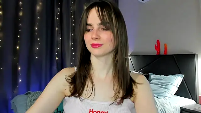 megann fox2 online show from March 4, 6:36 pm