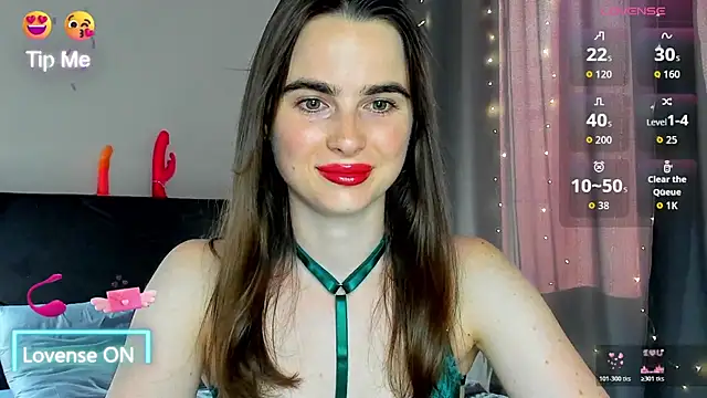 Snapshot of megann_fox2 chatting on June 23, 3:32 pm megann fox2 online show from June 23, 3:32 pm
