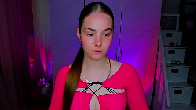 Maddy Wood  online show from May 25, 8:53 am
