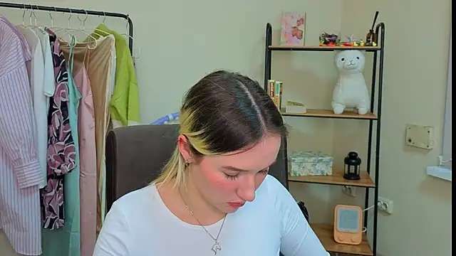 Snapshot of AshleyySchwartz chatting on February 19, 12:56 pm AshleyySchwartz online show from February 19, 12:56 pm