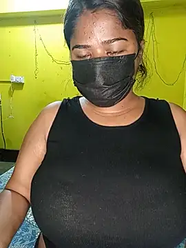 Snapshot of NISHHAA chatting on July 7, 8:24 pm NISHHAA online show from July 7, 8:24 pm