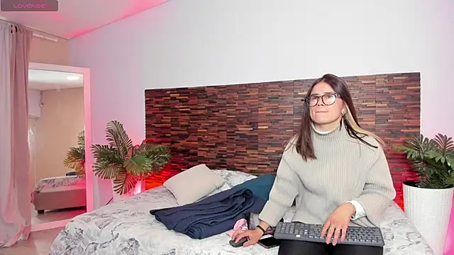 aleessiia online show from April 8, 2:06 pm