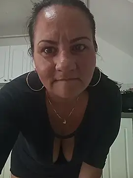 Mishell Perez online show from February 25, 7:01 pm