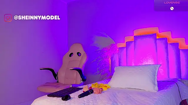 Snapshot of Sheinny_brown1 chatting on February 25, 7:56 pm Sheinny brown1 online show from February 25, 7:56 pm