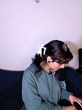 Snapshot of Lili__Clan chatting on March 4, 11:00 pm Lili Clan online show from March 4, 11:00 pm