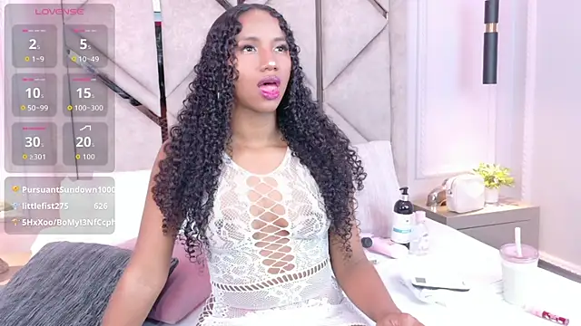 Chloe-Rose- online show from April 3, 4:32 am